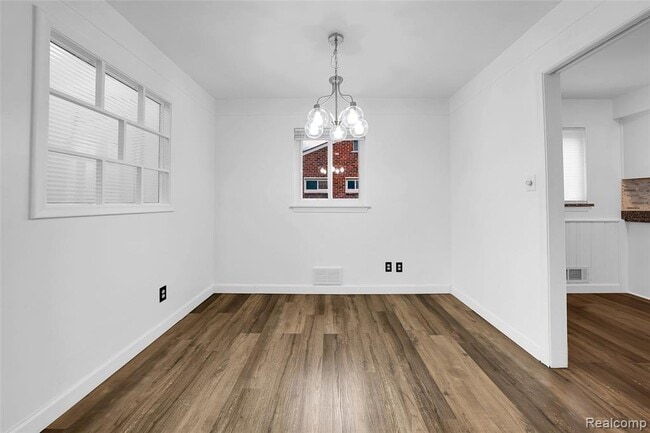 Photo - 5061 Buchanan Ave