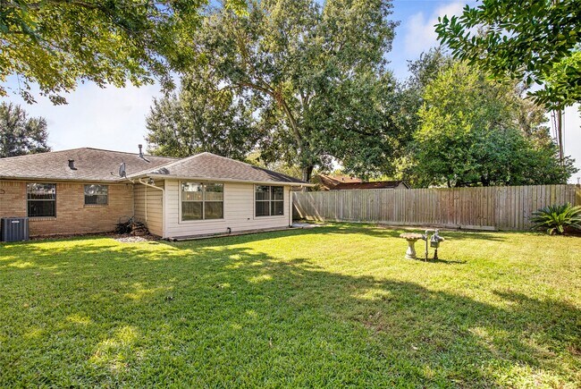 Building Photo - 2106 Stonecrest Dr