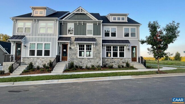 Photo - 4006 Varick St