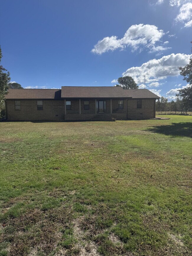 Photo - Spacious 3 Bedroom Home on Large Lot