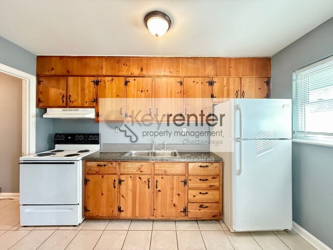 Photo - 221 Robert E Lee St