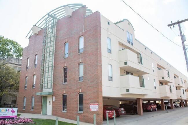 105 S Wright St