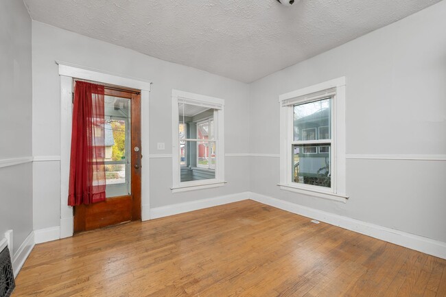 Photo - 1314 Oak St Unit 1