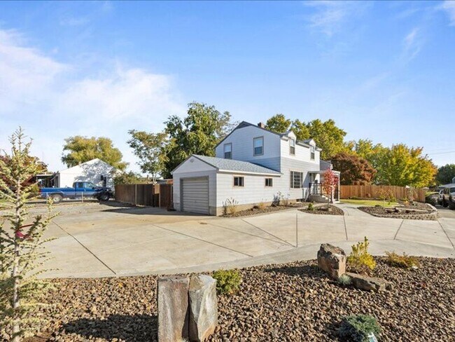Photo - 910 Torbett St