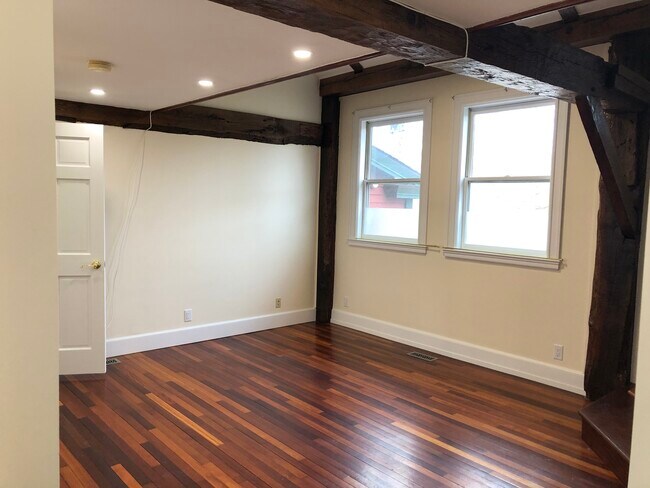 Sala de estar de Apt 4 - Ivy Hall Estate