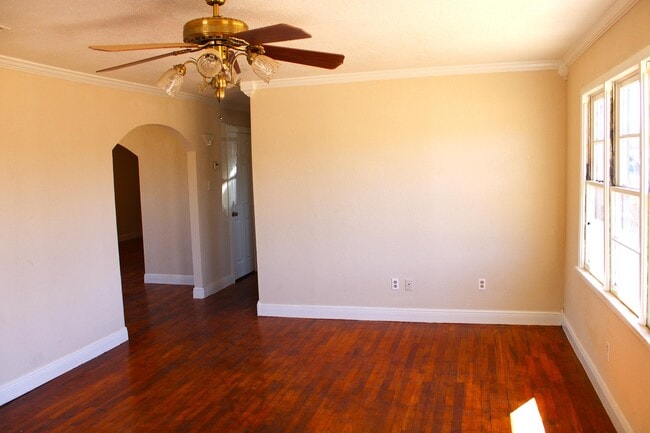 Photo - 6503 Avenue T