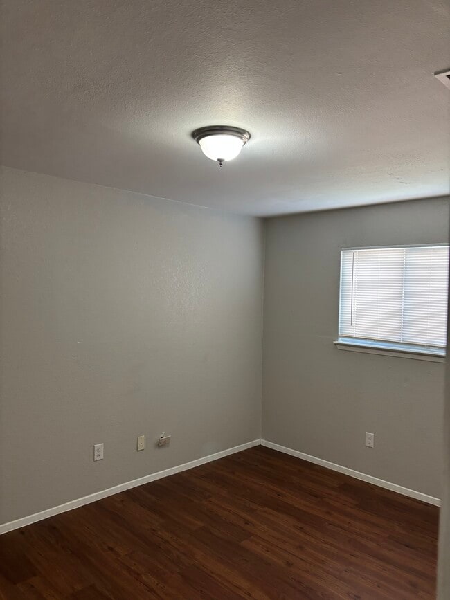 Photo - 2107 Conestoga Trl Unidad 2BR Southeast Duplex