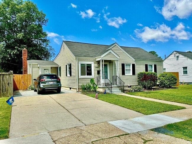 Photo - BEAUTIFUL HOME CLOSE TO AIRPORT AND MILITARY BASE.