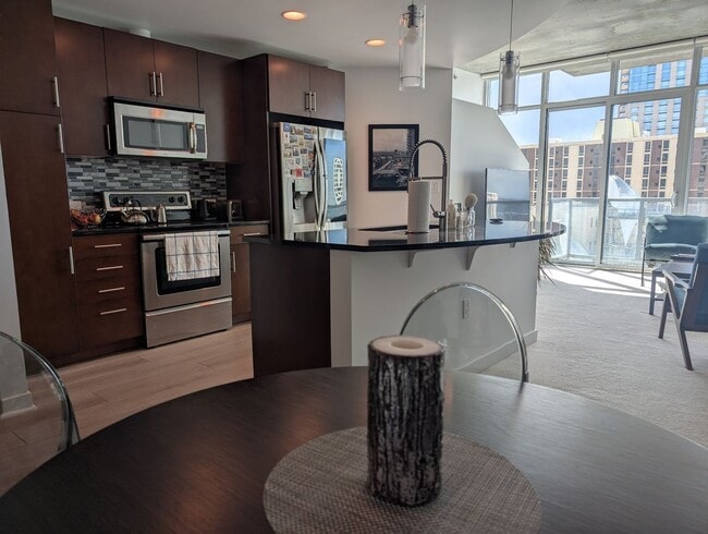 Photo - Luxury 1 Bedroom + Den - Breathtaking Mountain Views Unit #2606