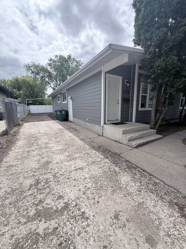 Photo - 3222 McGill St