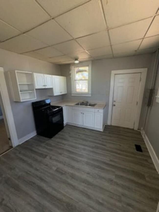 Photo - 658 E Louisiana St