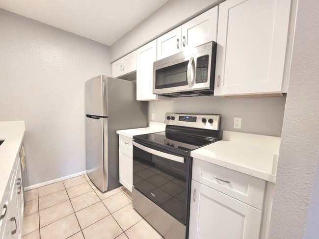 Building Photo - 2704 N Salem Unit 102 Rental