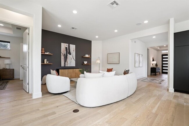 Photo - 4025 Lazy River Bend