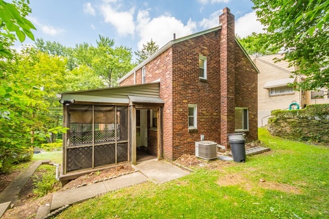 Photo - AVAILABLE SEPT 1ST!! GORGEOUS 2 BEDROOM IN PENN HILLS!!