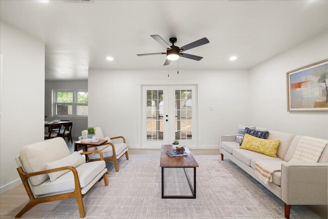 Photo - 403 Cheyenne Cir