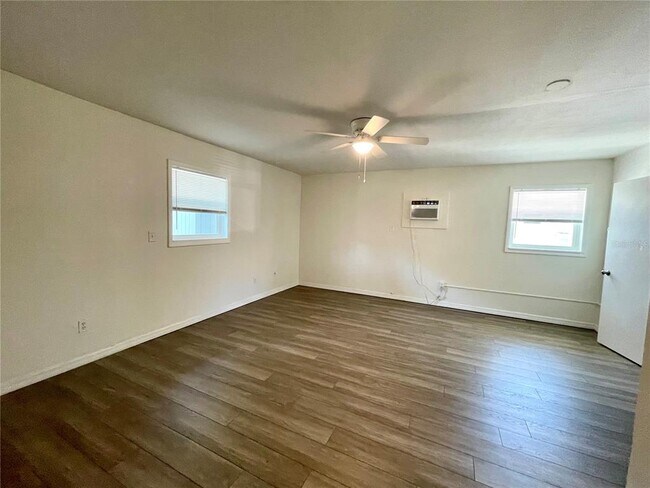 Photo - 401 1st Ave NE