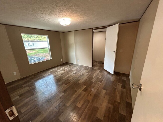 Photo - 1048 Victoria St