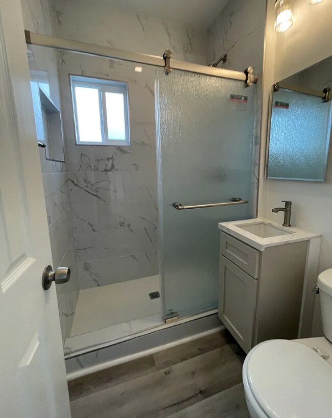 1565 S Hobart