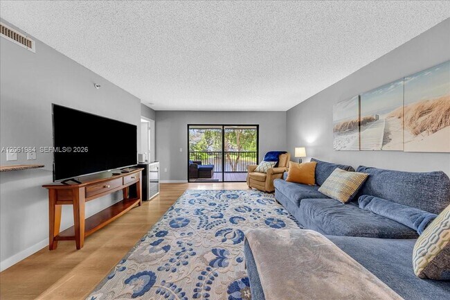 Photo - 2240 N Cypress Bend Dr Unit 204
