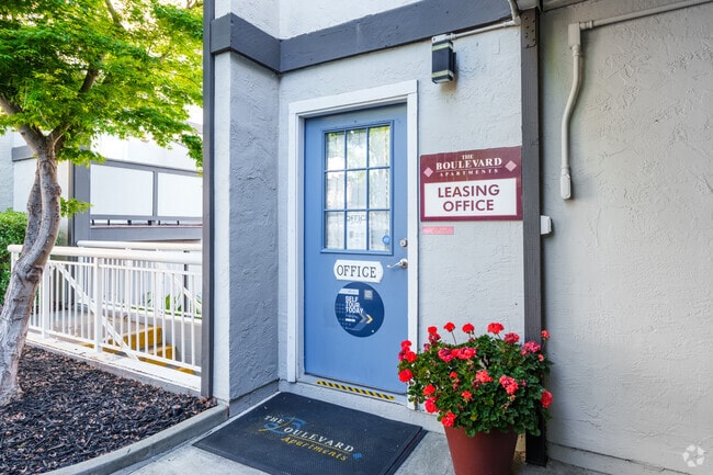 Oficina de arrendamiento - The Boulevard