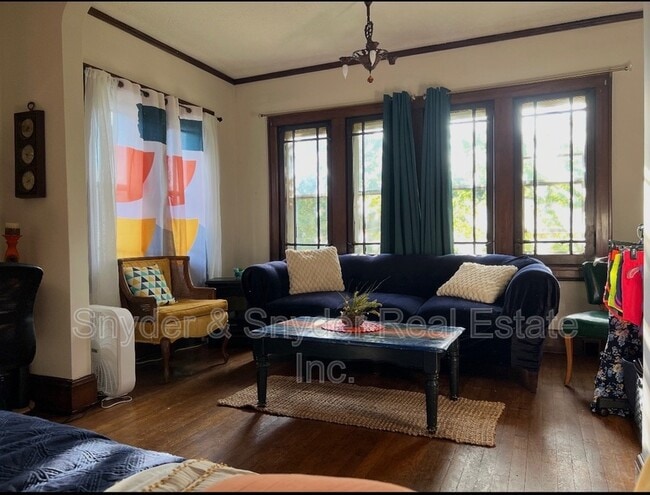 Photo - 689 Schiller Ave