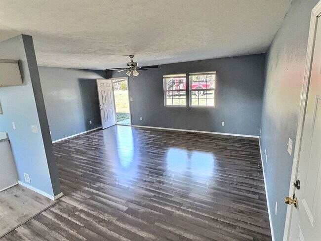 Photo - 6511 Harmon Rd N