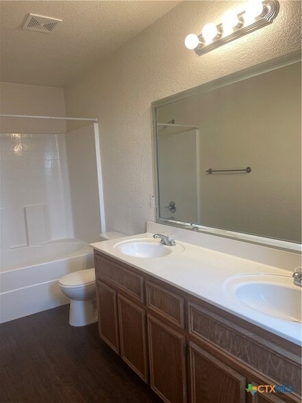 Photo - 4702 Waterproof Dr Unidad B