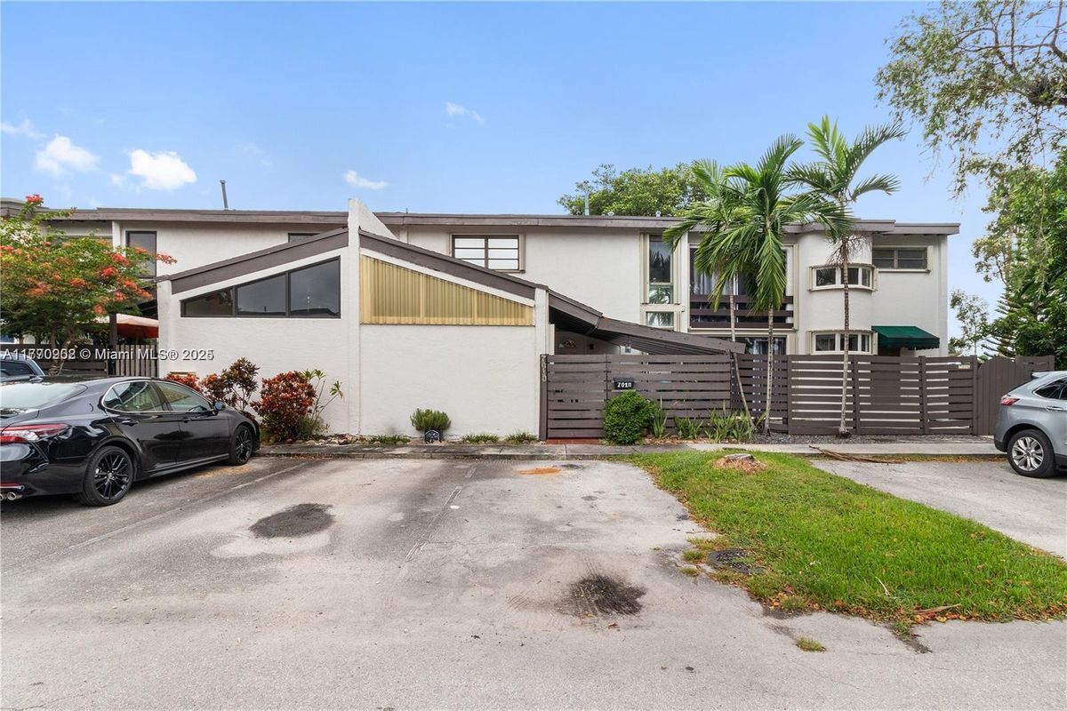 Photo - 7010 Southwest 112th Court, 7010