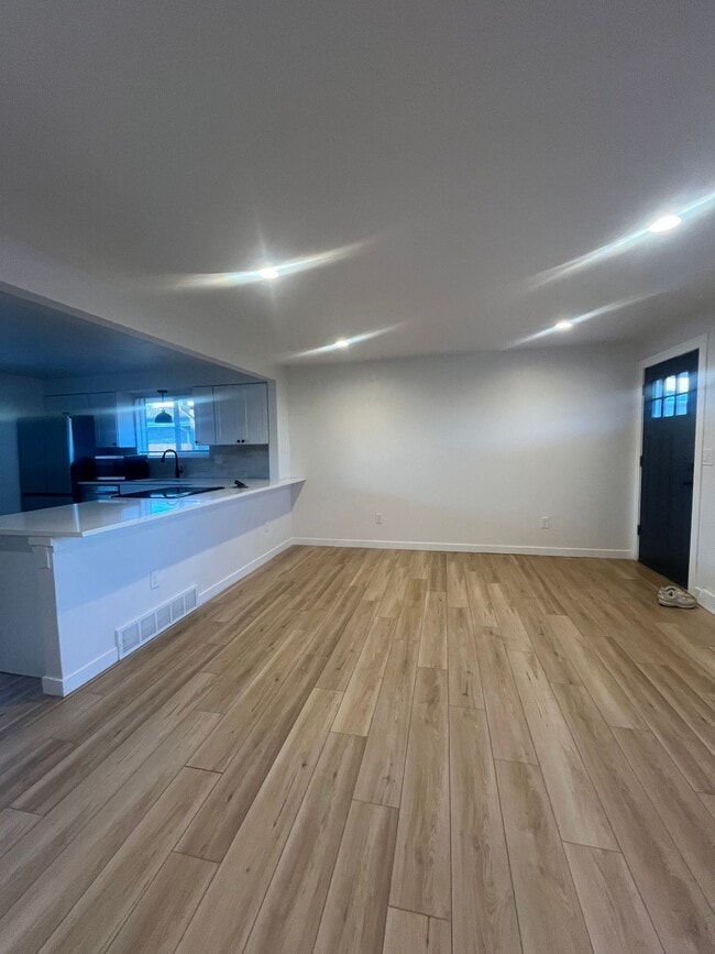 Building Photo - Amazing 2 bed one 1 bath home blocks from Sloan’s Lake Unit 2027