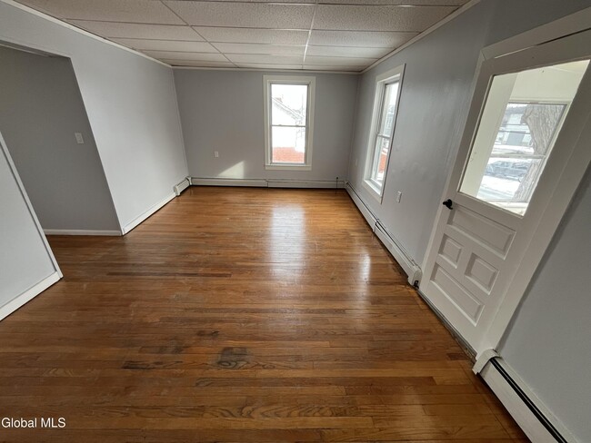 Photo - 715 Hudson Ave Unidad D