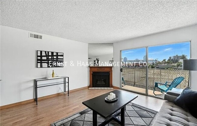 Photo - 955 E 3rd St Unidad #304