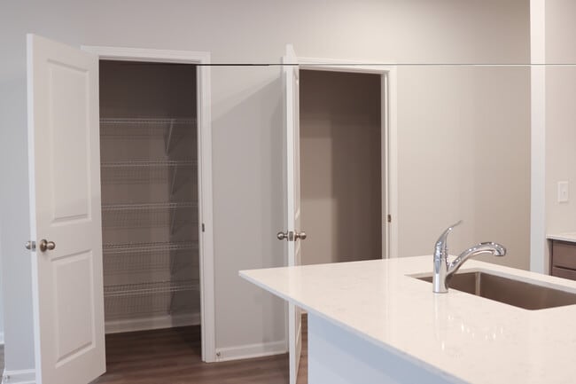 Photo - 483 Crown Dr