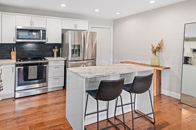 Photo - 500 Cagney Ln Unidad 106