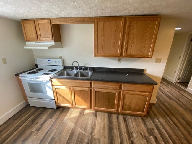 Building Photo - Stap Lane Community Unit 110 Stap Lane,  Apt. G