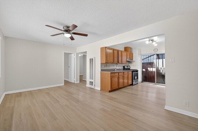 Photo - 2046 Rutherford St