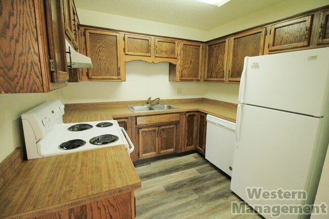 Kitchen - 1221 Yellowstone Ave Unit #A