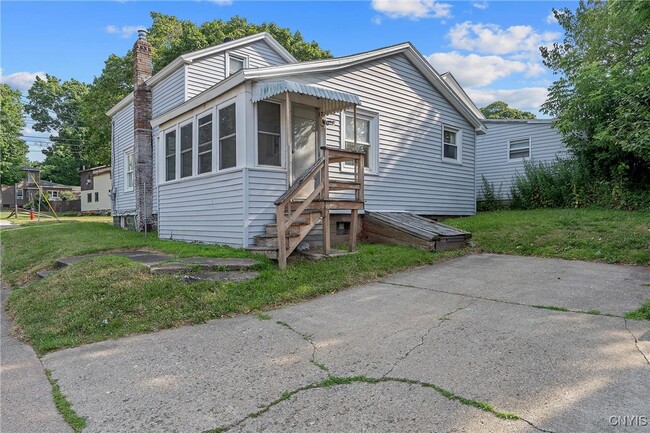 Photo - 148 W Cayuga St