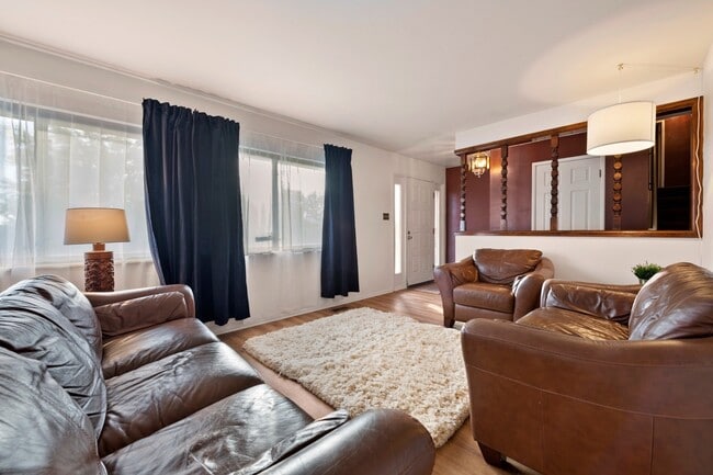 Photo - 2301 S Devinney St