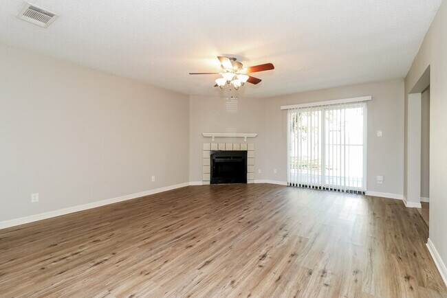 Photo - 4821 Woodstock Dr