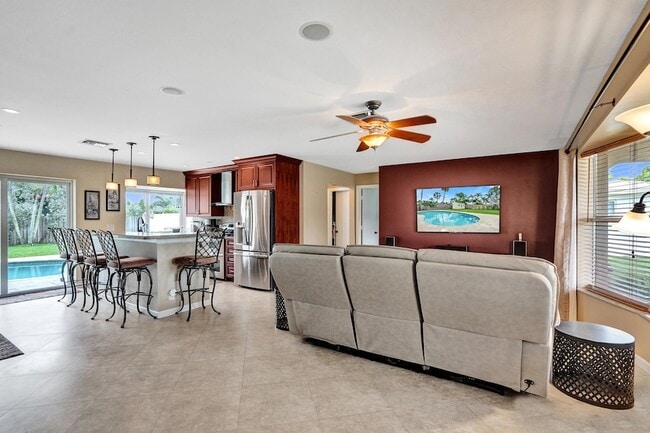Photo - 80 SE 10th St