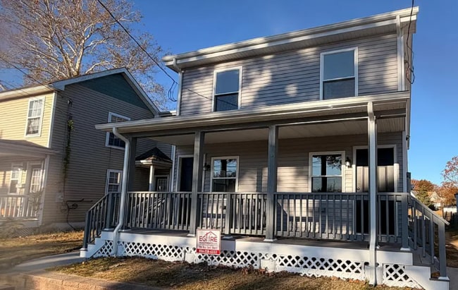 Building Photo - 404 Sharp St