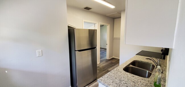 Photo - 3351 Hillsdale Ave Unit B