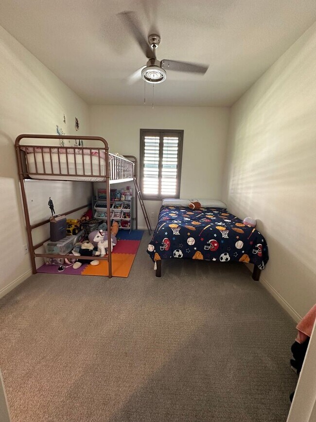 Photo - 3 Bedroom Townhome in Santa Clarita