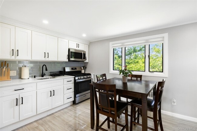 Photo - 851 Brook St