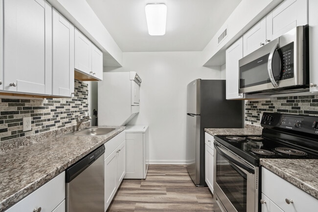 Photo - 18420 Lotus Ct Unidad 204