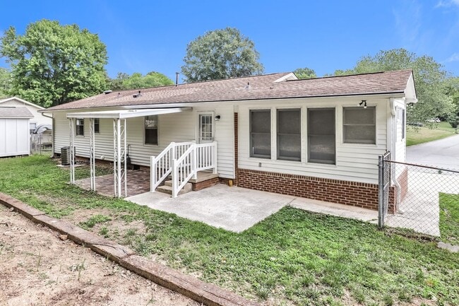 Building Photo - 5401 Bayberry Ln
