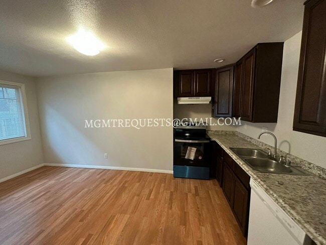 Building Photo - 3374 Lime St Unit 1/2