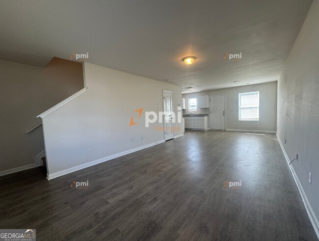 Photo - 104 Sarah Ln