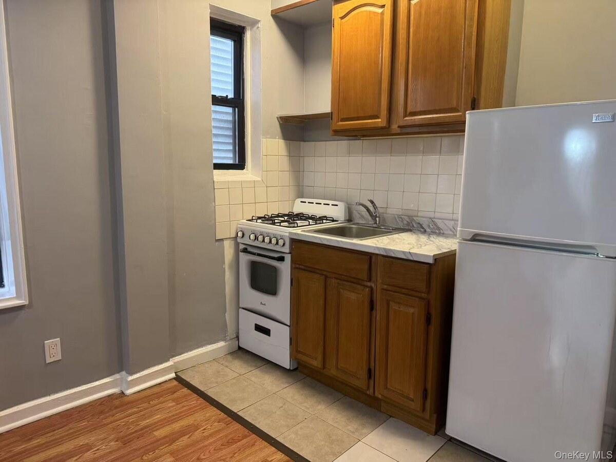 Photo - 30-98 Crescent St Unidad 2A