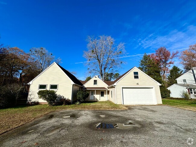 Building Photo - 25 Jacobs Ln Rental